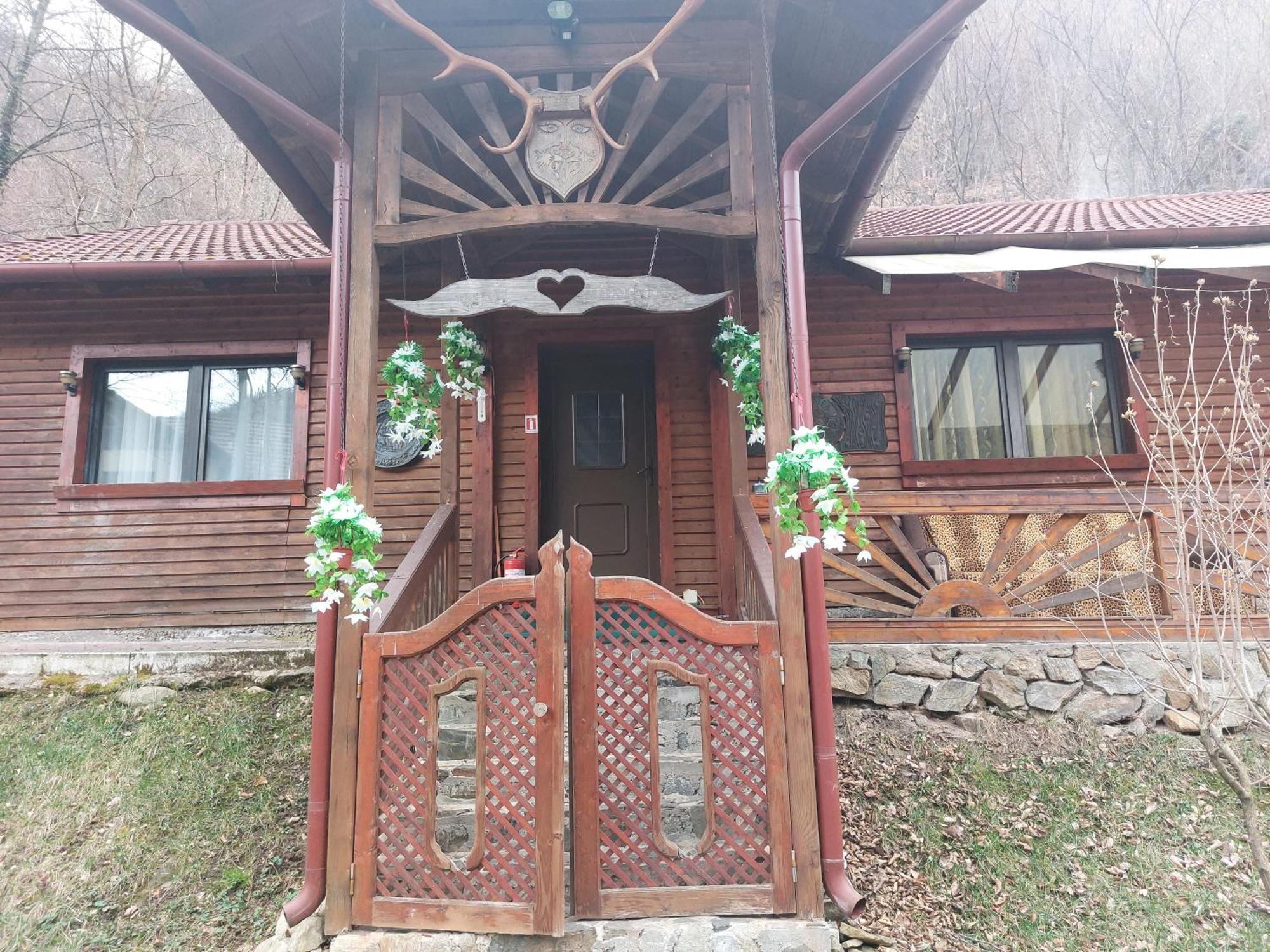 Complex Turcana Transalpina Hotel Sugag Exterior photo